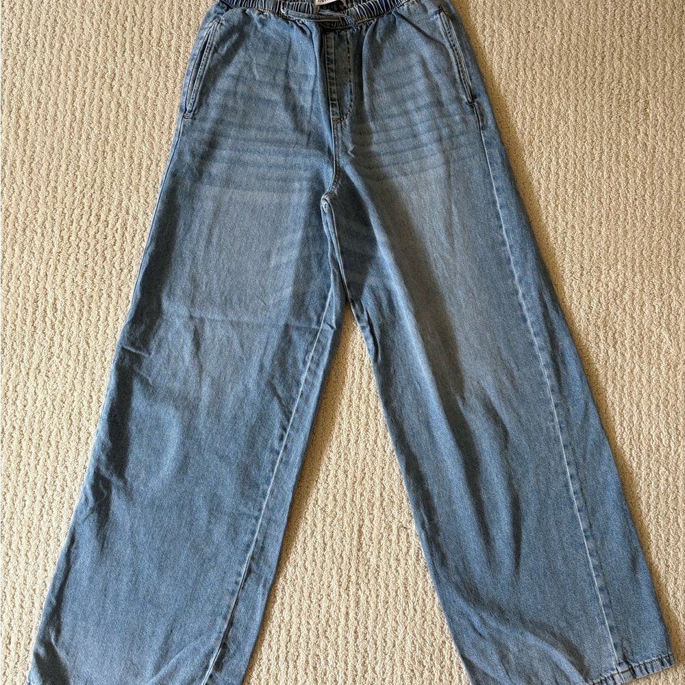 Zara Women's Light Wash Relaxed Jeans